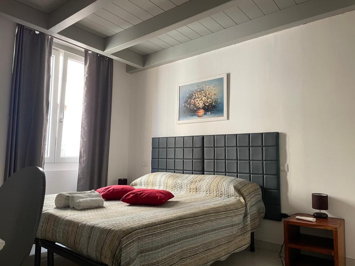 Saturno House Cagliari Center Hotel Ngoại thất bức ảnh