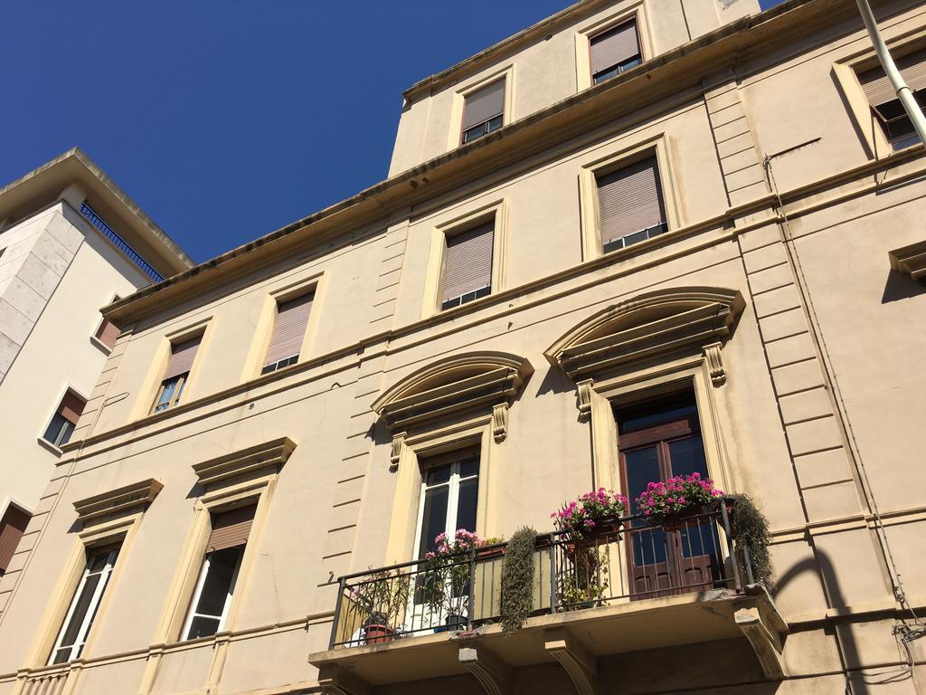 Saturno House Cagliari Center Hotel Ngoại thất bức ảnh